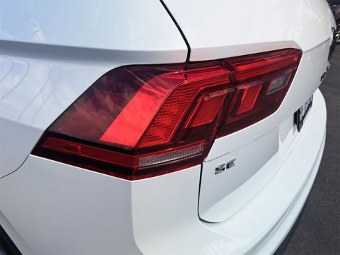 Used 2022 Volkswagen Tiguan SE image 39