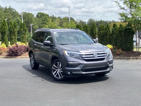 Used 2017 Honda Pilot Elite image 2