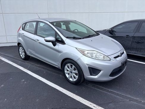 Used 2013 Ford Fiesta SE image 1