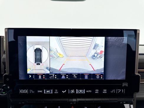 Used 2025 GMC Hummer EV 2X AWD/4WD image 42