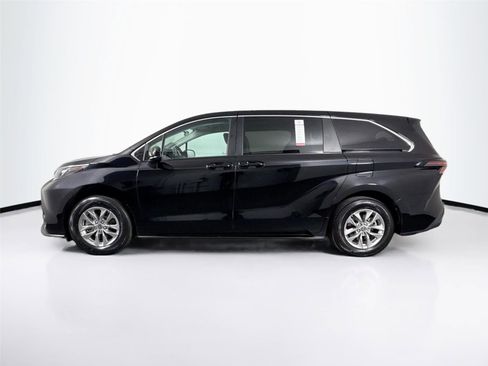 Certified 2024 Toyota Sienna LE image 12
