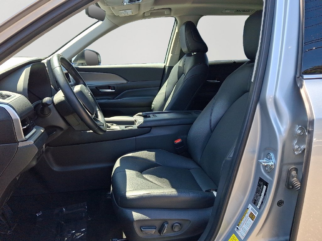Used 2025 Toyota Grand Highlander FWD image 14