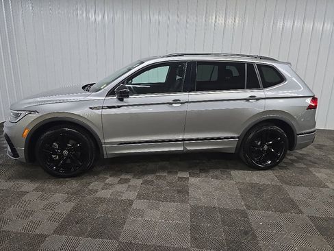 Used 2023 Volkswagen Tiguan SE R-Line AWD/4WD image 5
