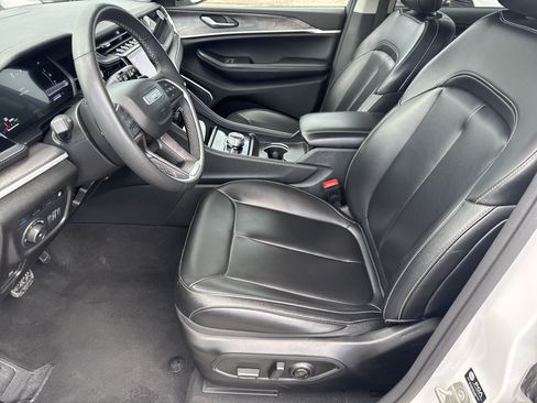Used 2024 Jeep Grand Cherokee Limited 4xe AWD/4WD image 5