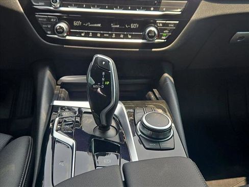 Used 2022 BMW 530i w/ Premium Package RWD image 12