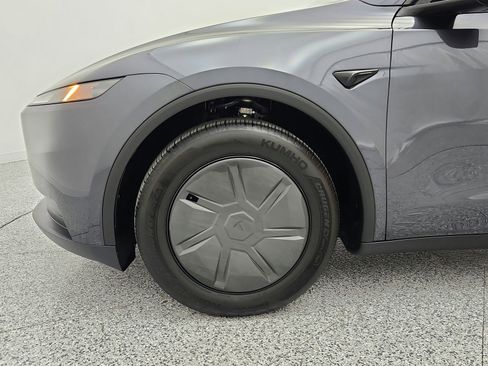 Used 2026 Tesla Model Y 2WD image 16