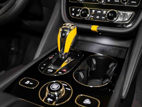 Used 2024 Bentley Bentayga Azure V8 image 42