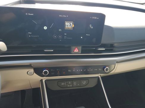 Used 2025 Kia Carnival SX Prestige image 16