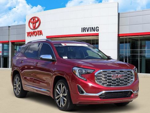 Used 2020 GMC Terrain Denali w/ Denali Premium Package FWD image 2