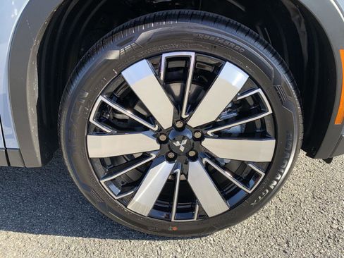 New 2025 Mitsubishi Outlander SE image 25