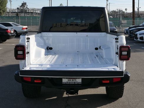 Used 2025 Jeep Gladiator Mojave w/ Convenience Group image 7