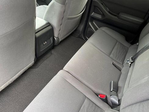 Used 2023 Nissan Frontier SV image 9