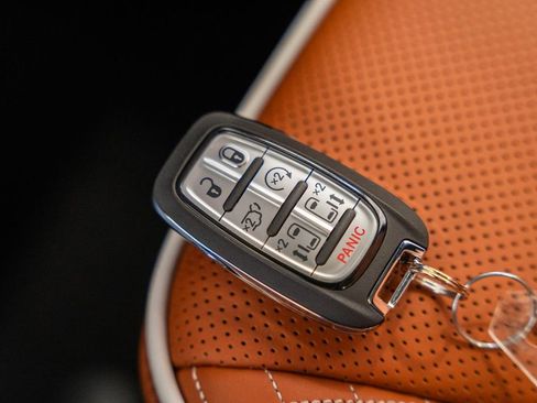 New 2026 Chrysler Pacifica Pinnacle image 46