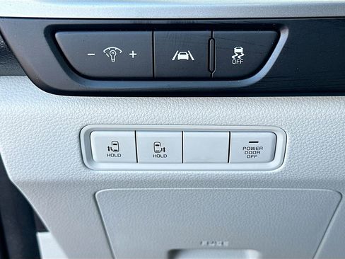 Certified 2024 Kia Carnival LX image 8