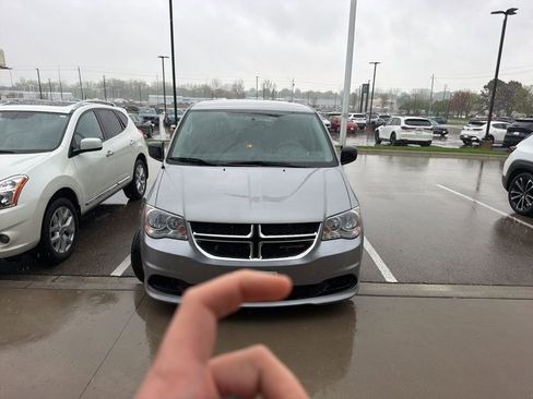 Used 2013 Dodge Grand Caravan SE FWD image 4