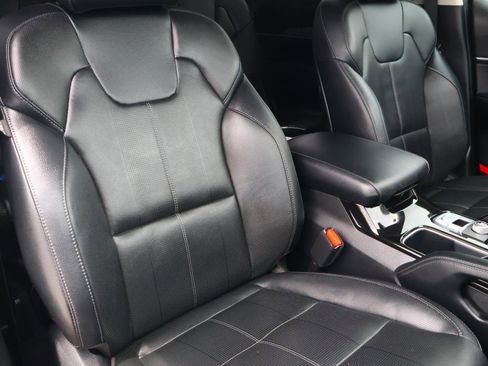 Used 2024 Kia Telluride EX w/ EX Captain's Chair Package FWD image 17