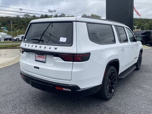 New 2025 Jeep Wagoneer L Series II w/ Convenience Group I image 8
