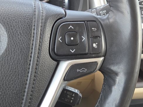 Used 2015 Toyota Highlander Limited Platinum AWD/4WD image 30