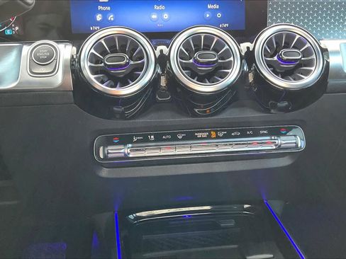 Used 2025 Mercedes-Benz GLB 250 GLB 250 image 35