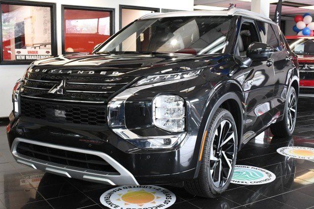 Used 2025 Mitsubishi Outlander SEL AWD/4WD image 1