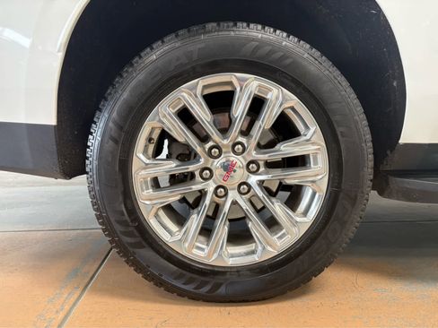 Used 2024 GMC Yukon XL SLT AWD/4WD image 9