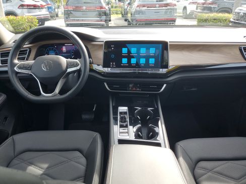 Used 2025 Volkswagen Atlas SE image 13