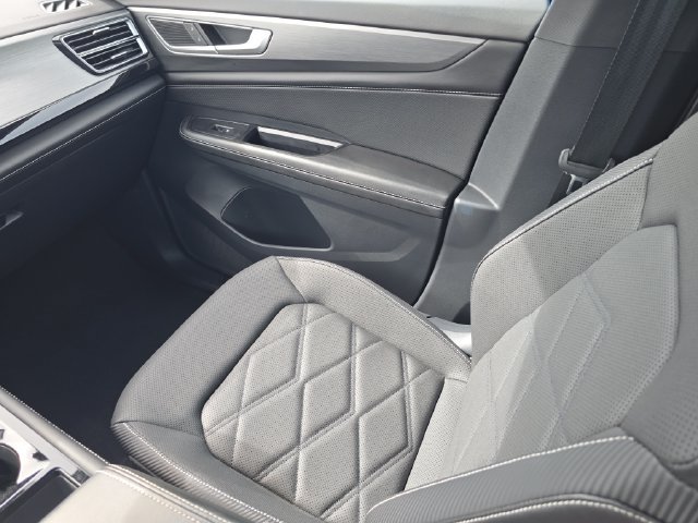 Used 2024 Volkswagen Atlas Cross Sport SE FWD image 16