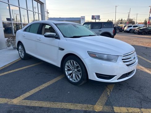 Used 2018 Ford Taurus Limited image 4