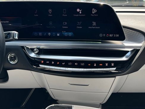 Used 2024 Cadillac Lyriq Luxury AWD/4WD image 18