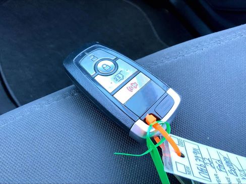 Used 2022 Ford Explorer XLT image 13