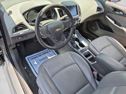 Used 2018 Chevrolet Cruze Premier FWD image 10