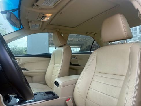 Used 2015 Toyota Camry XLE w/ Moonroof Package image 9