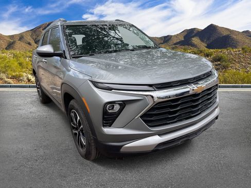 Used 2026 Chevrolet TrailBlazer LT FWD image 3
