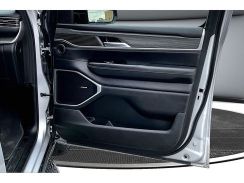 Certified 2024 Jeep Wagoneer Series II w/ Flexible Seating Group AWD/4WD image 21