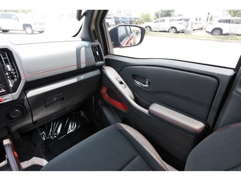 Used 2025 Nissan Frontier PRO-4X w/ Pro Convenience Package AWD/4WD image 8
