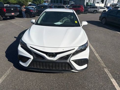 Used 2021 Toyota Camry SE FWD image 2