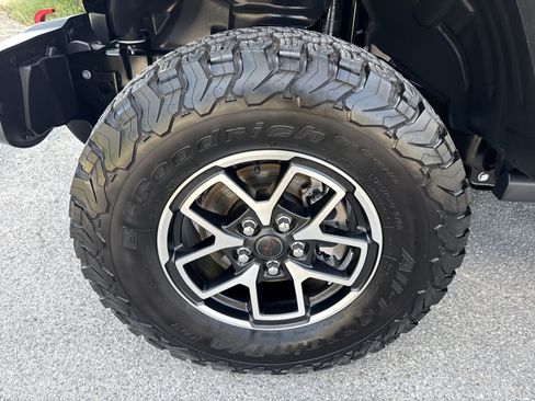 Used 2026 Jeep Wrangler Unlimited Rubicon AWD/4WD image 13