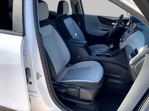 Used 2024 Chevrolet Equinox LS w/ LS Convenience Package FWD image 9