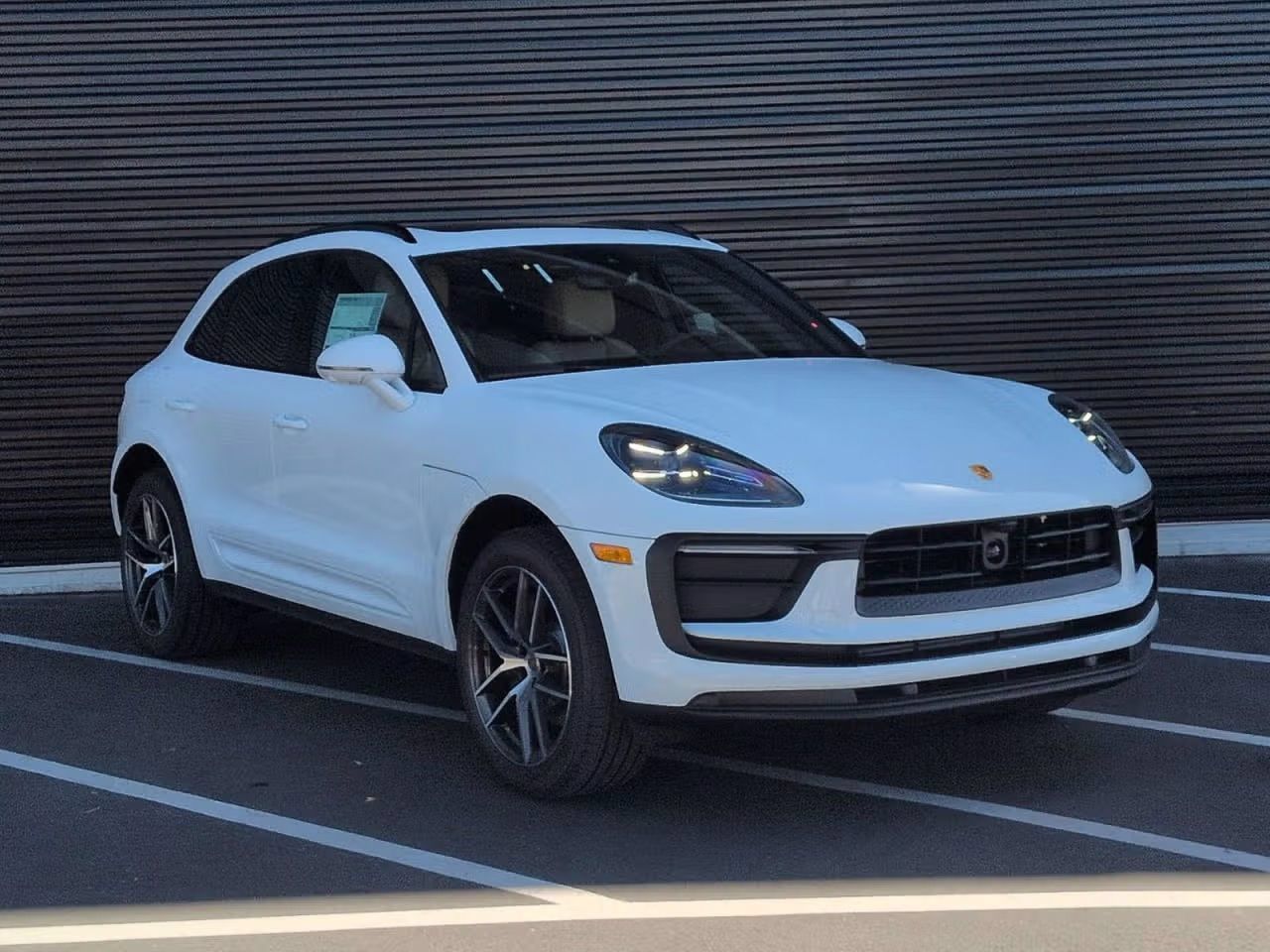 Certified 2026 Porsche Macan AWD/4WD image 9