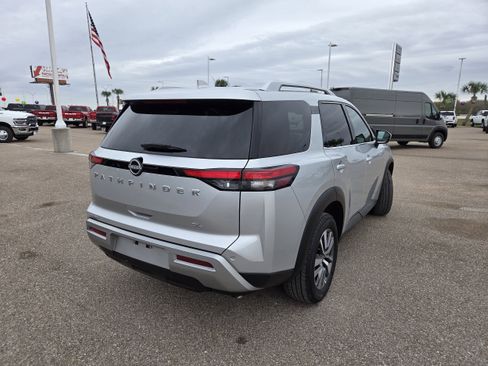 Used 2025 Nissan Pathfinder SL image 7