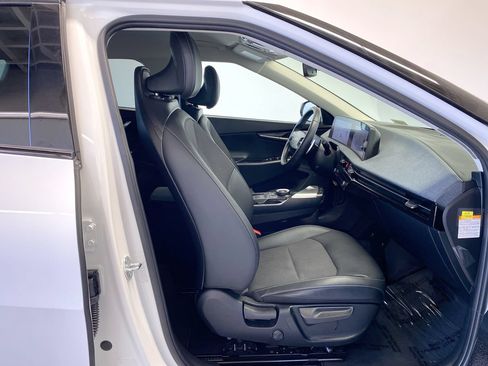 Used 2024 Kia EV6 Light RWD image 28