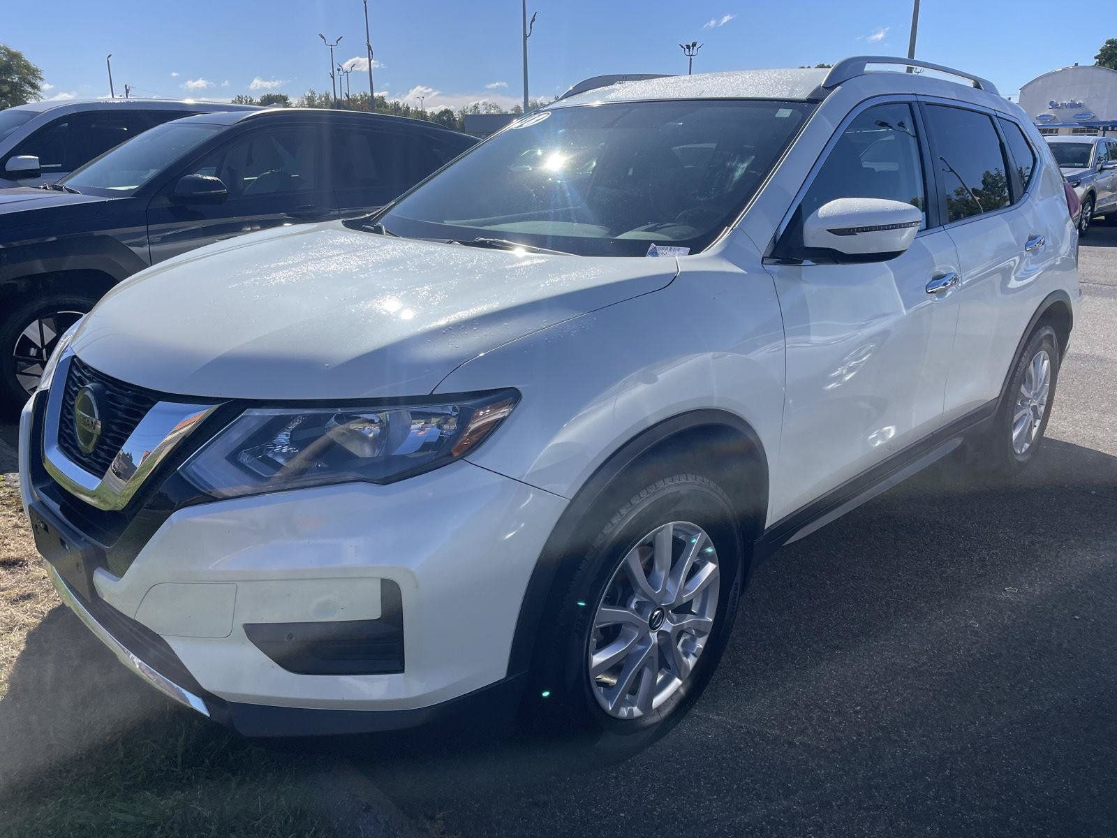 Used 2018 Nissan Rogue SV AWD/4WD image 3