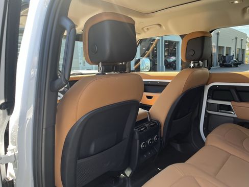 Certified 2024 Land Rover Defender 110 SE image 35