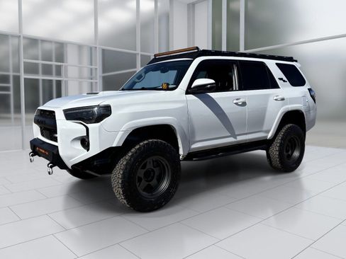 Used 2022 Toyota 4Runner TRD Off-Road Premium AWD/4WD image 2