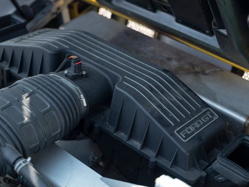 Used 2005 Ford GT RWD image 28