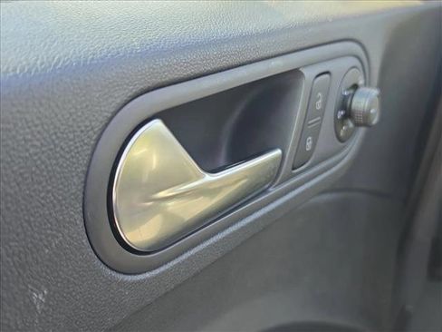 Used 2017 Volkswagen Beetle 1.8T S image 9