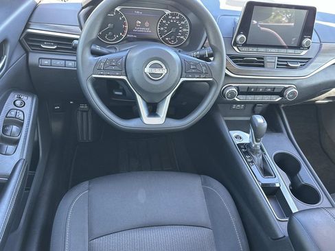 Used 2025 Nissan Altima 2.5 SV image 15
