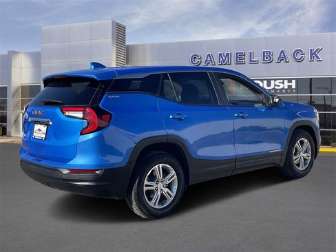 Used 2024 GMC Terrain SLE image 5