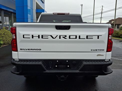 Used 2023 Chevrolet Silverado 1500 Custom Trail Boss w/ LPO, Dark Essentials Package AWD/4WD image 5