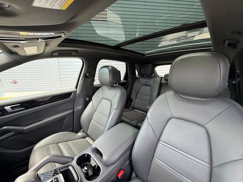 Used 2021 Porsche Cayenne AWD/4WD image 27